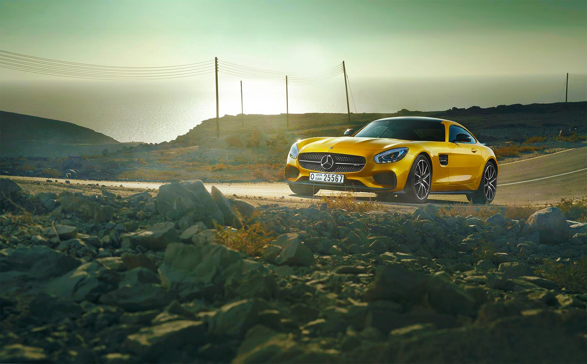 mercedes-benz amg gt s 2015 żółty słońce dzień morze droga