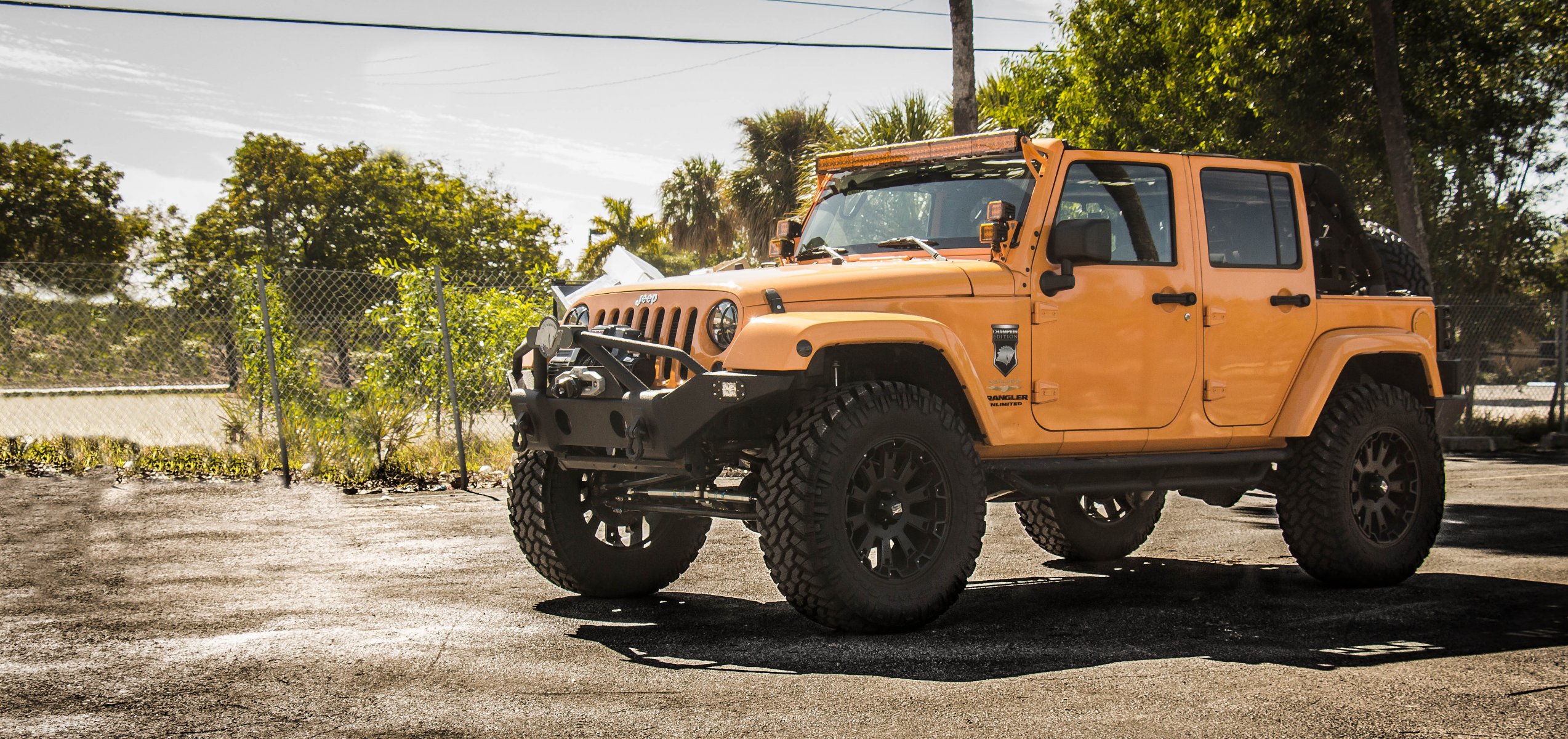 hors route 4x4 jeep wrangler jeep monstre sahara grandes roues roues pneus orange