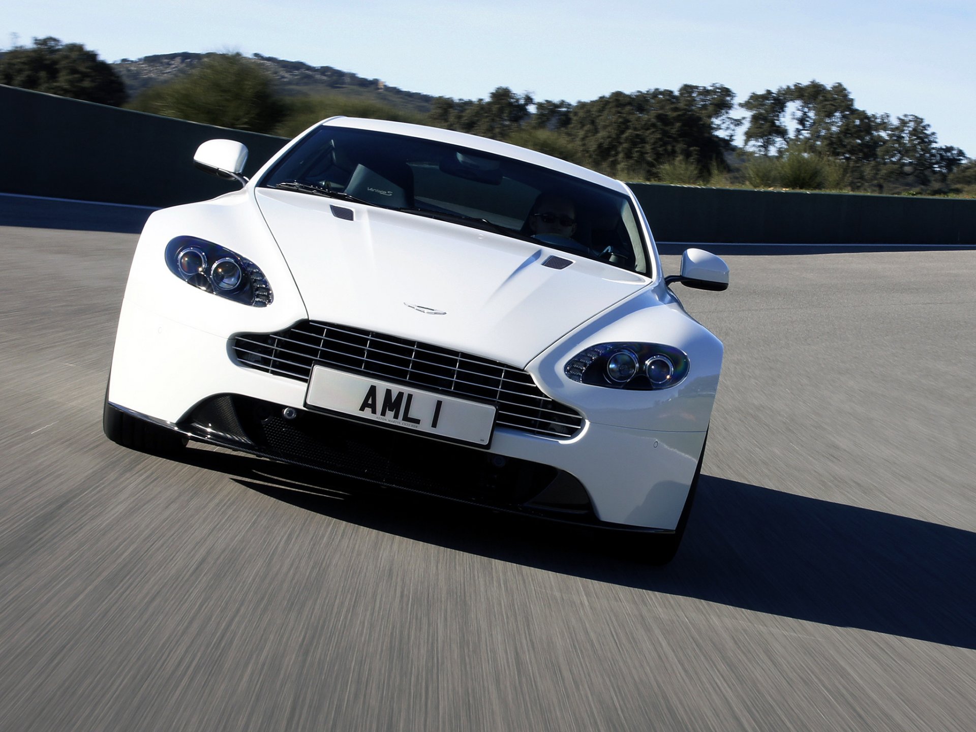 aston martin v8 vantage s авто передок фары