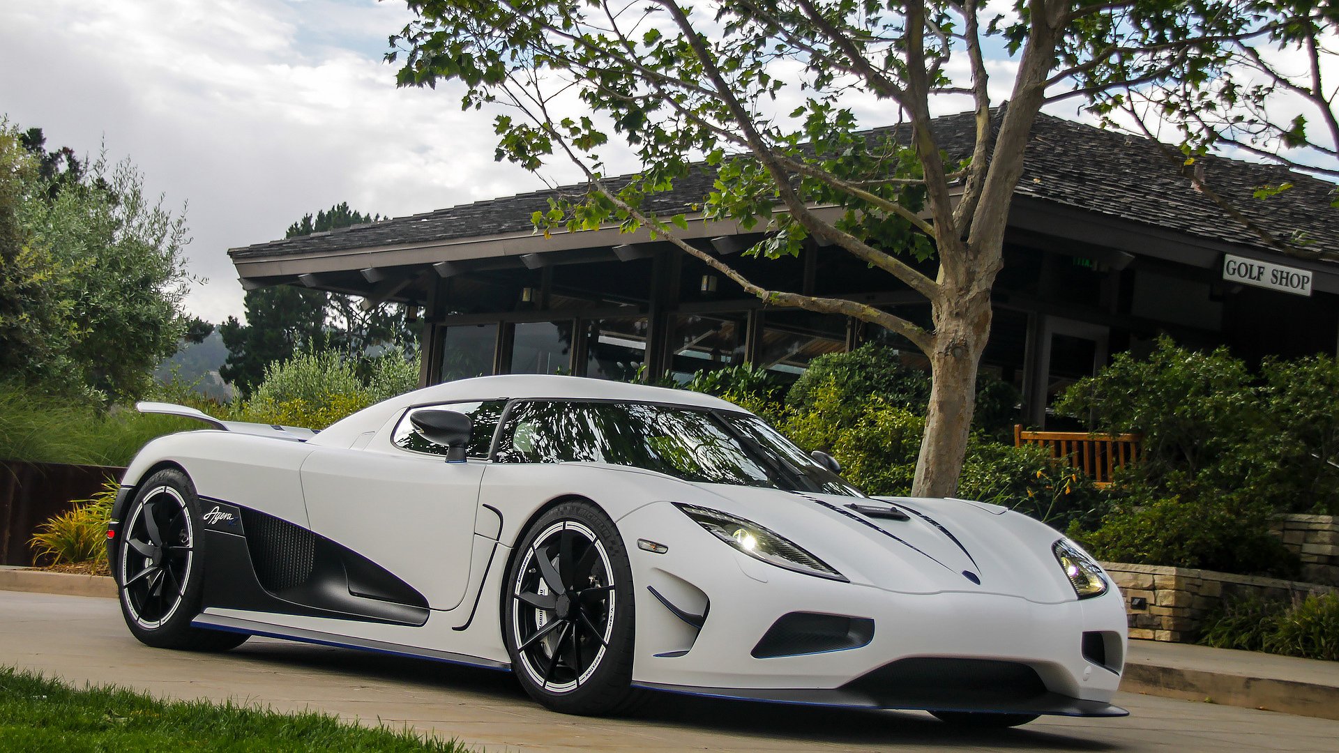 koenigsegg agera г белый