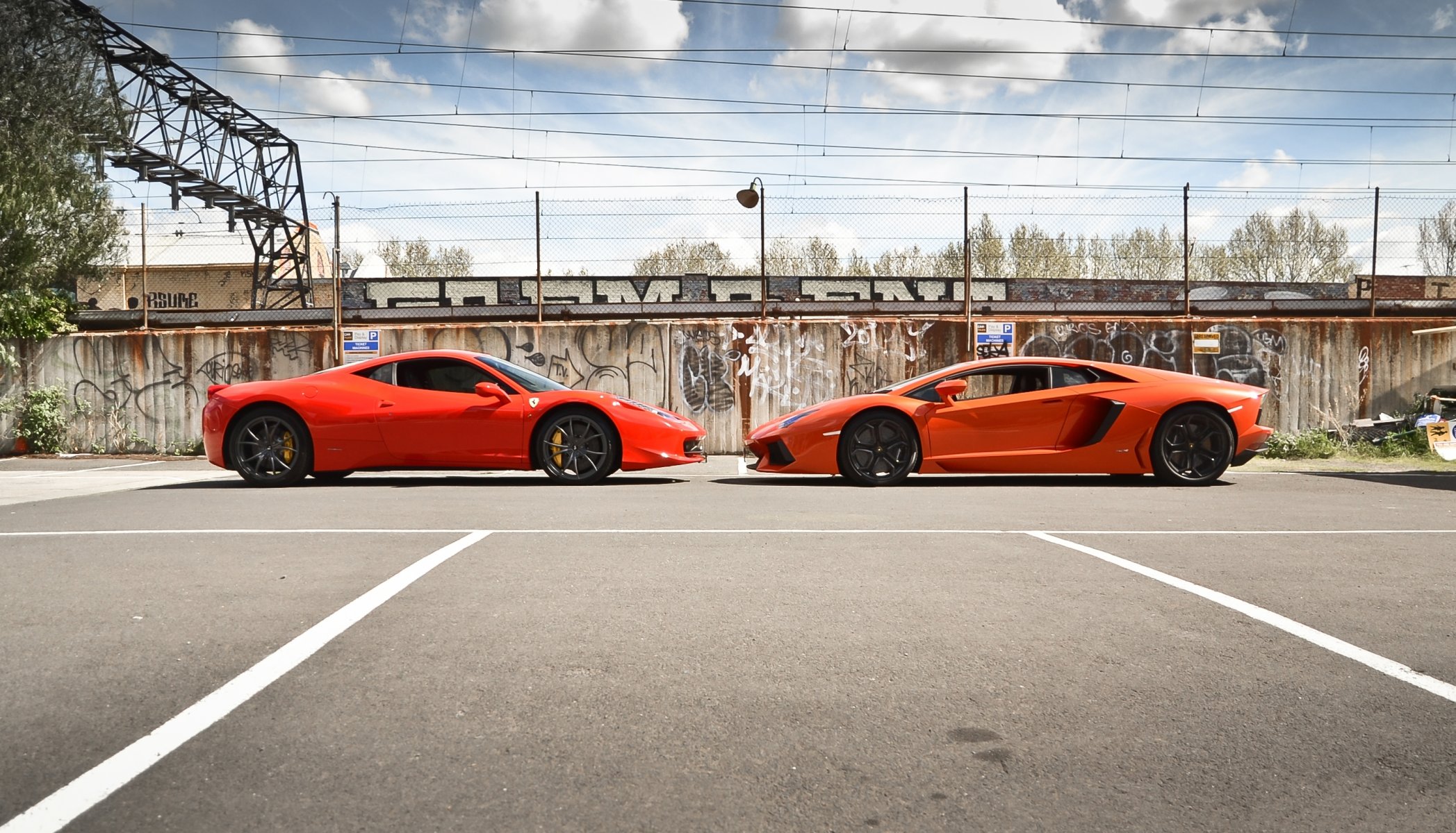 lamborghini aventador lp700-4 orange ferrari 458 italia red face to face lamborghini aventador ferrari italy red profile