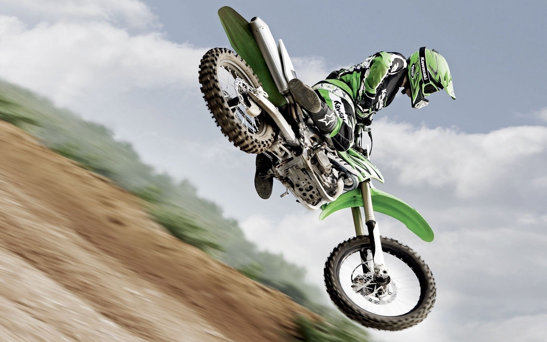 the rise sport motorcycle green speed flight jump cro