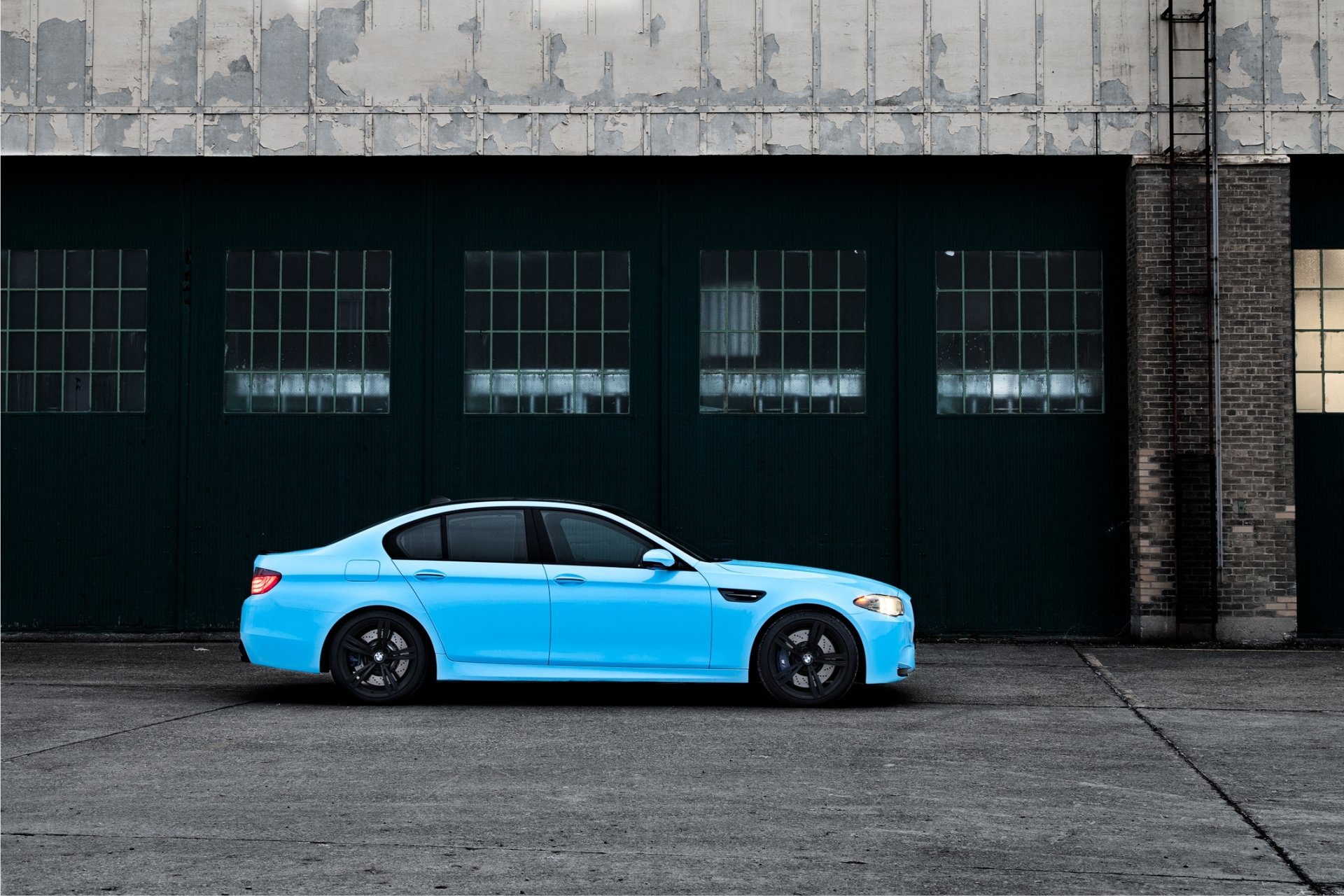 bmw f10 m5 seria 5 koła olympic blue tuning bmw boomer beamer blue side