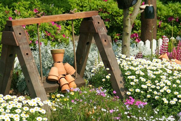 Decoraré la casa de campo del columpio y plantaré un espantapájaros allí, dejaré que los cuervos lloren