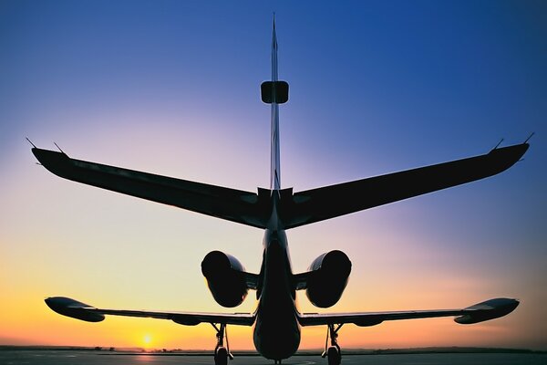 L aereo atterra sull autostrada