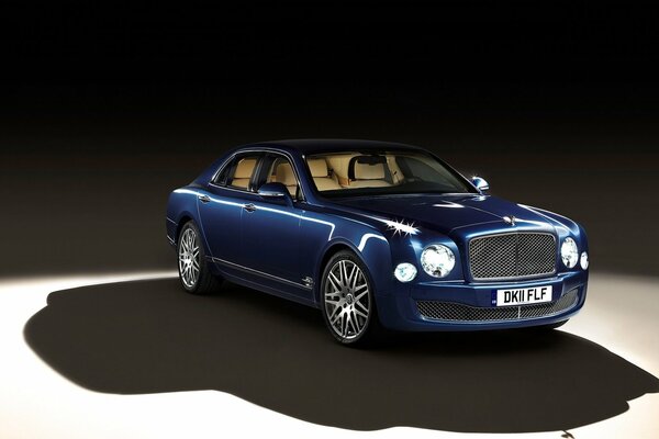 Beau bleu exécutif bently