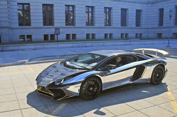 Coche deportivo para los amantes de la conducción activa aventador lp lamborghini