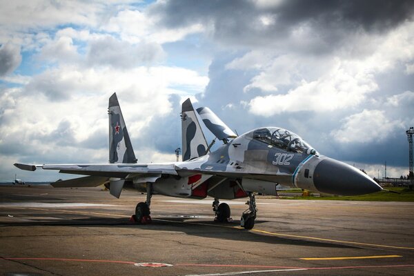 Photo of a fighter plane on a landing gear against the sky