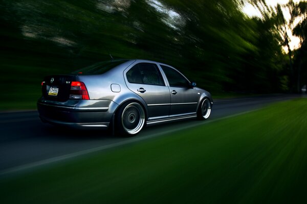 Gris Tuning Volkswagen a la velocidad