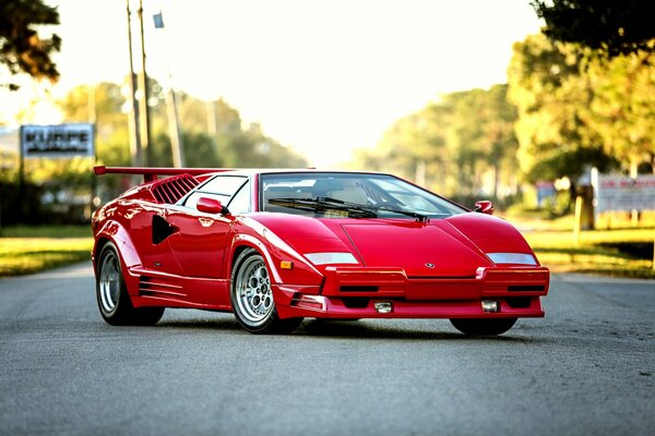 Der schöne Lamborghini countach ist ein einzigartiges Kunstwerk der Automobilkunst