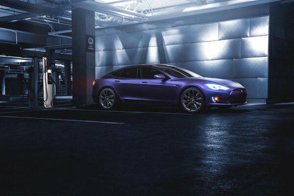 Feoletovy Tesla p85d car in an underground parking lot