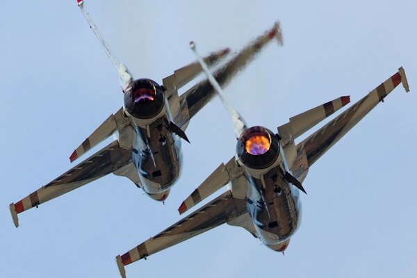 Two synchronously flying fighters