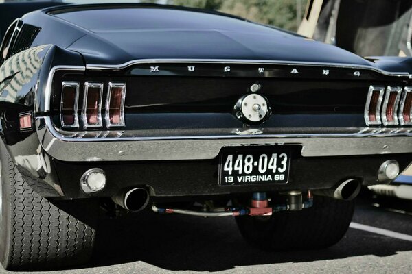 Ford Mustang 1968 vista trasera