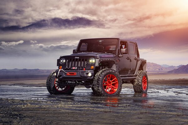 Jeep mit großen Rädern für das Offroad-Fahren