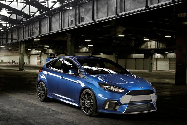 Coche Ford 2015 color azul