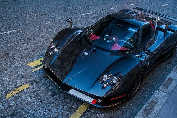 Una delle supercar più belle di pagani zonda