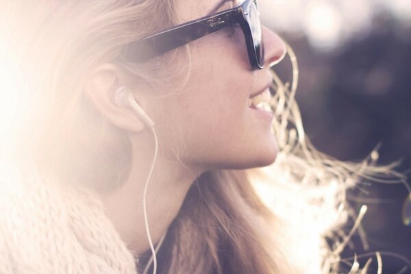 Blonde girl in profile with glasses