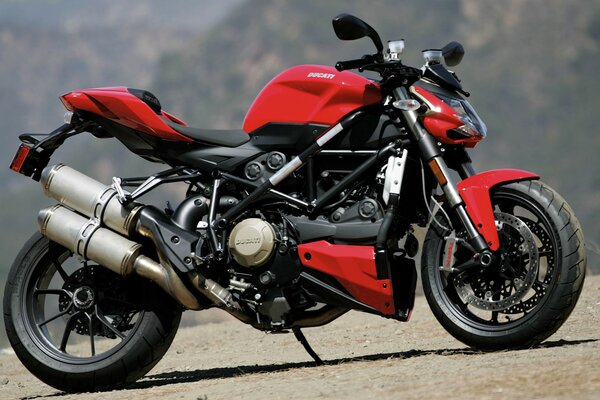 Ducati sport moto rouge