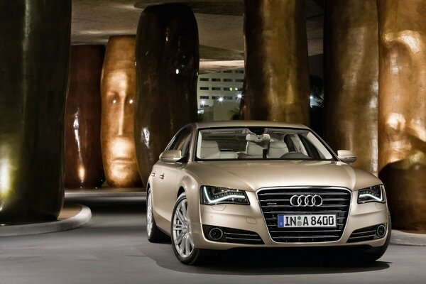 Belle Audi sportive en gris