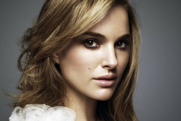 Photo of Natalie Portman on a gray background , face close-up