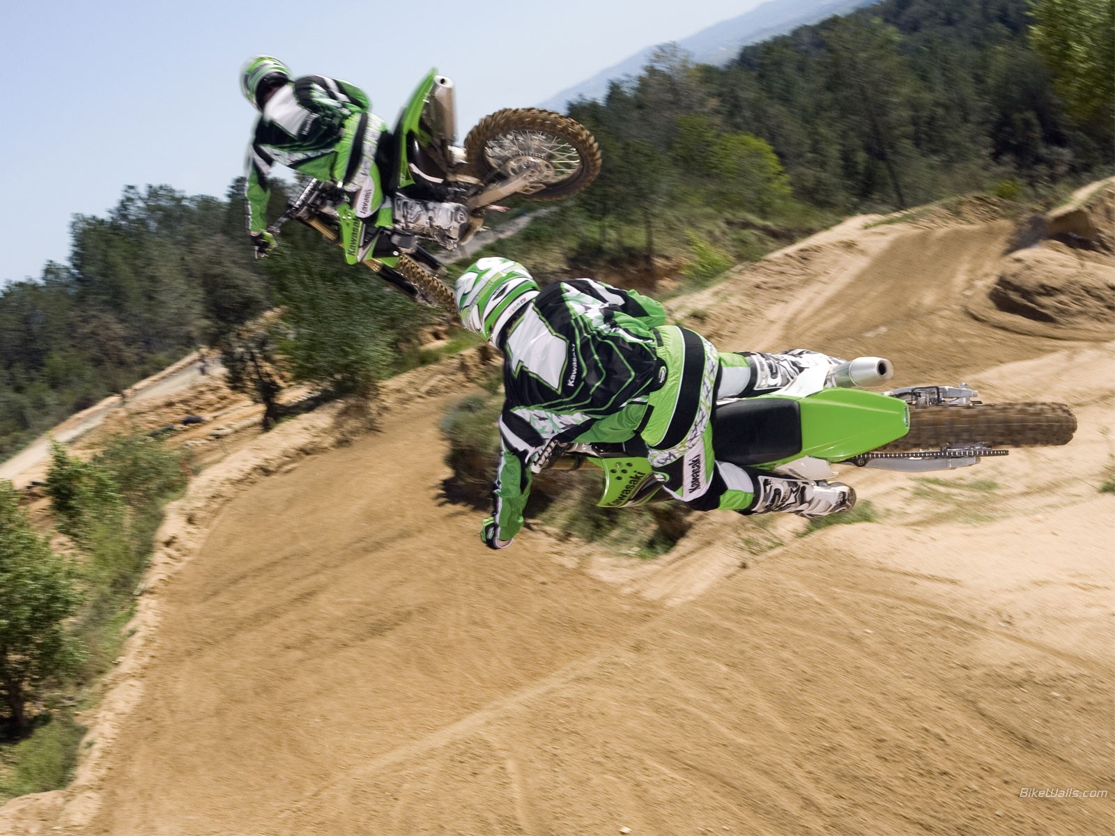 kawasaki kx250f en vuelo