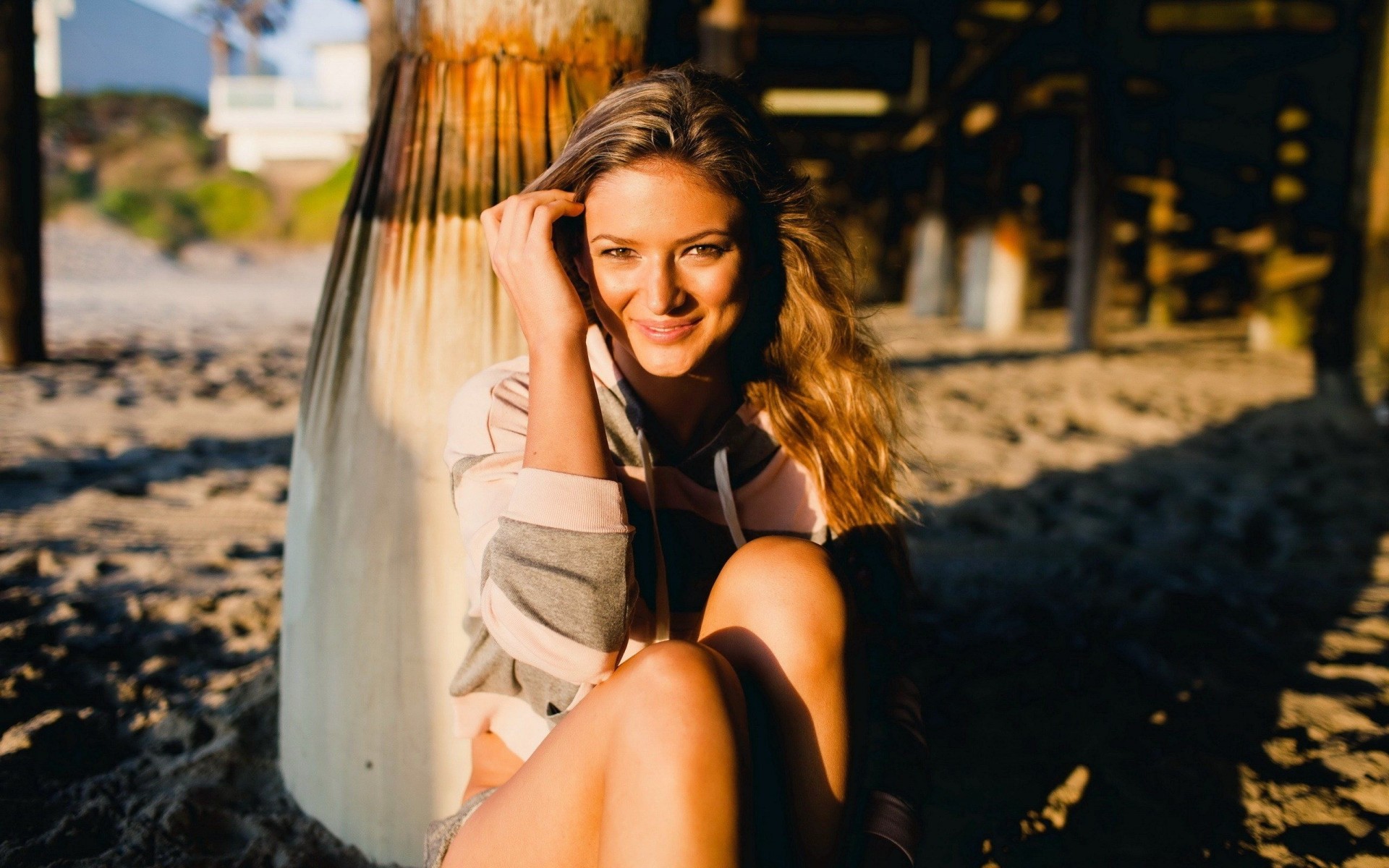 sabbia bellezza ragazza spiaggia soleggiato umore estate