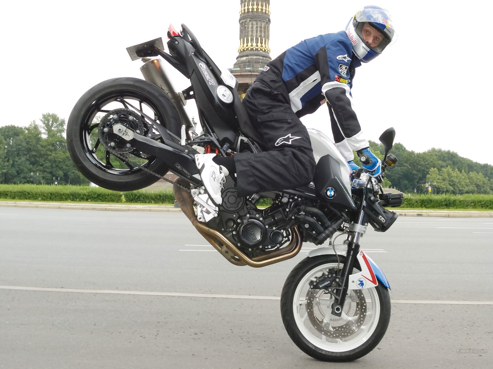 bmw f_800_r on the front wheel