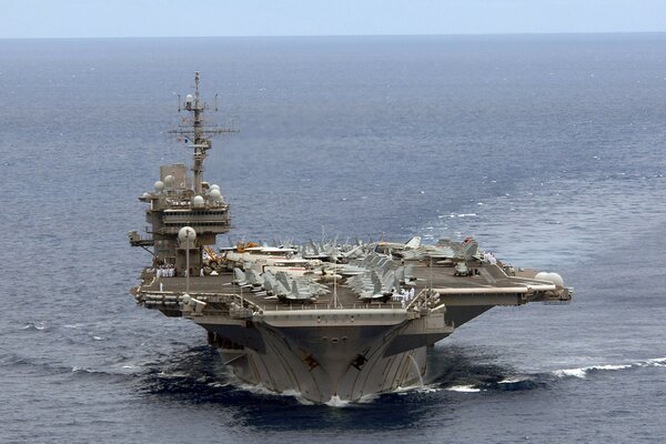 The aircraft carrier George Washington plows the Pacific Ocean