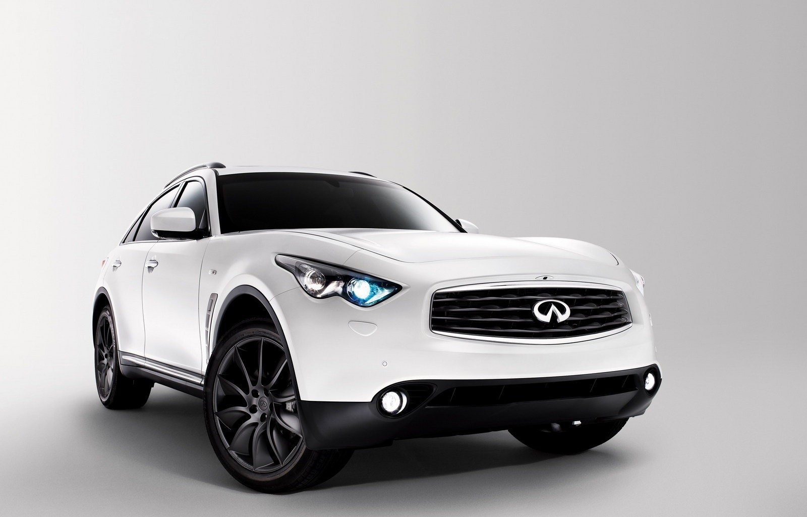 auto infiniti coche