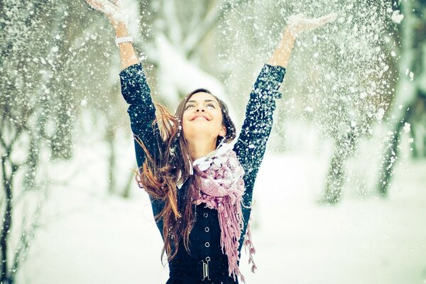 The girl rejoices in the snowy winter