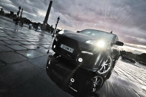 Supercar black porsche cayen rushes through the city