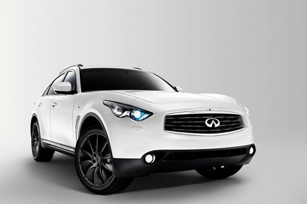 Luxury infiniti car