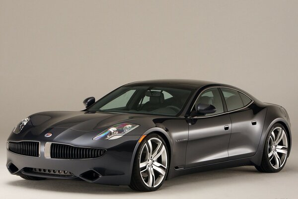 Decente hermoso coche fisker