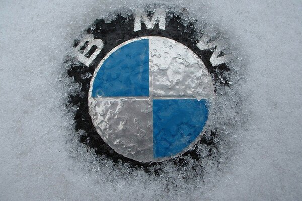 Insignia de bmw ahoga años con su poder