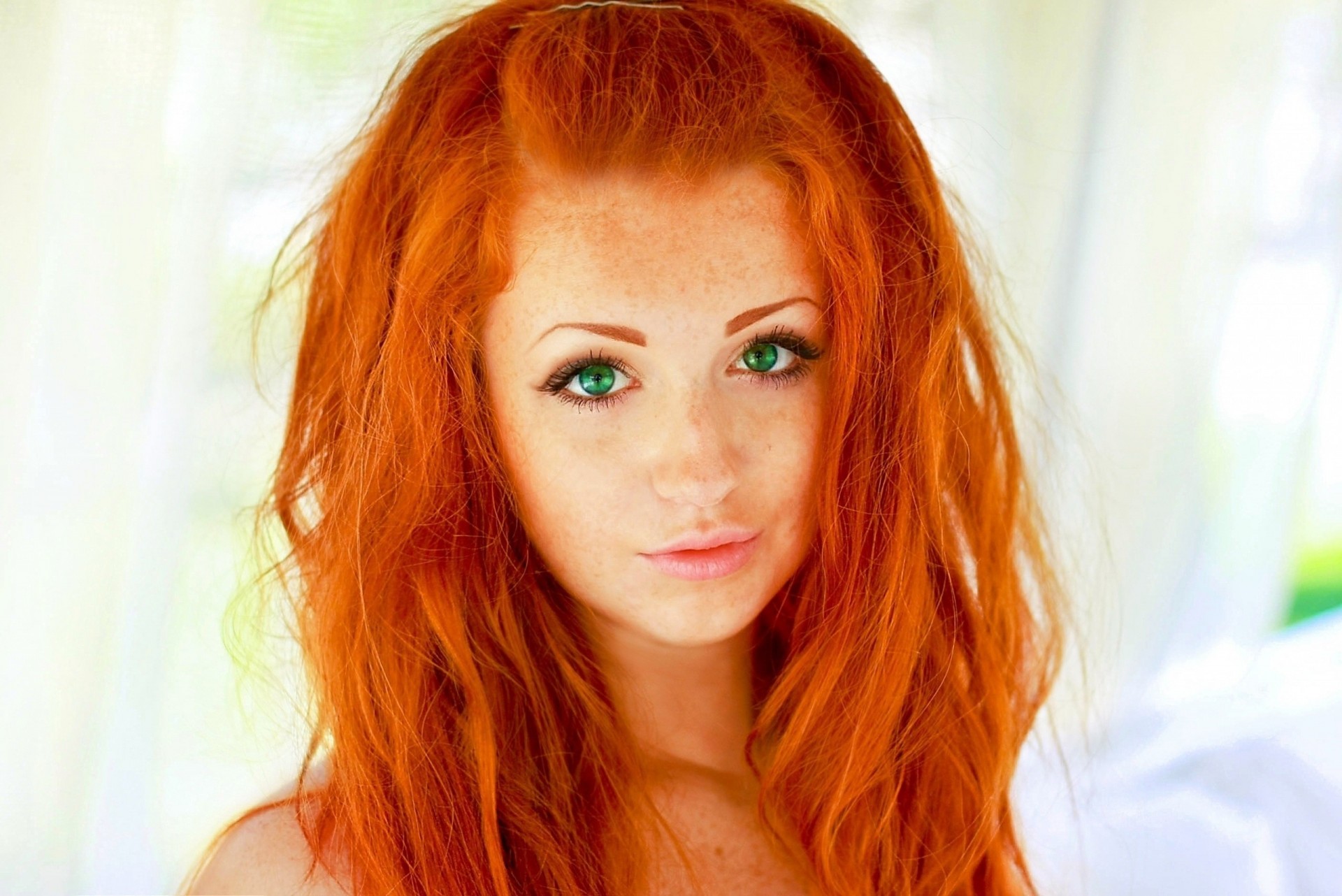 ragazza bella occhi nyasha verde rosso