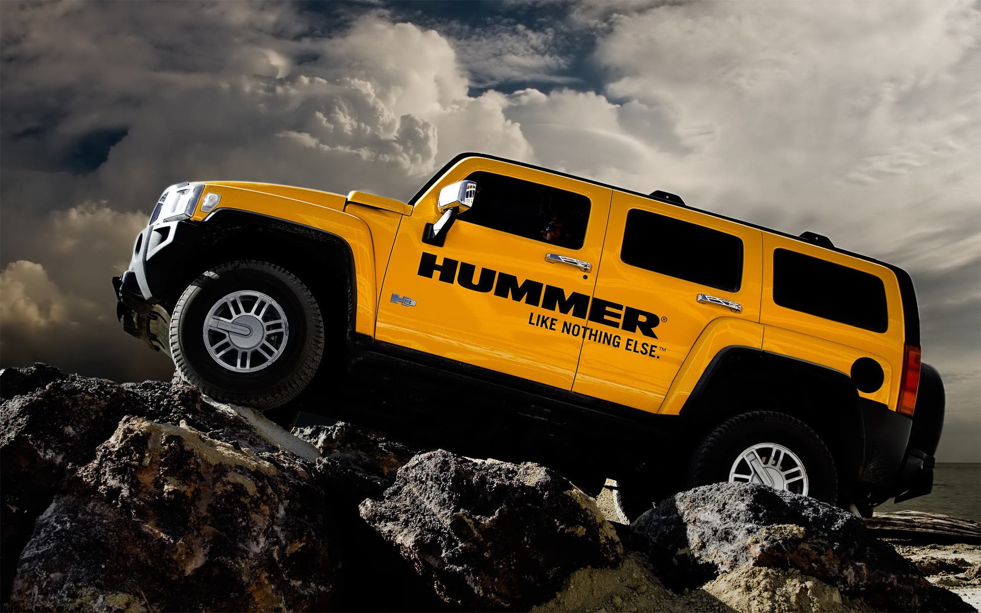 hummer kamienie chmury