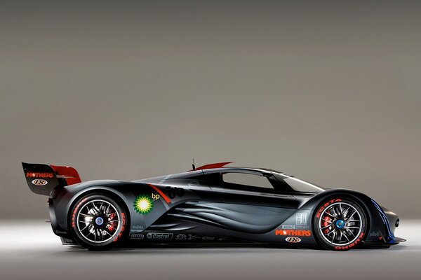 Profil samochodu sportowego mazda furai