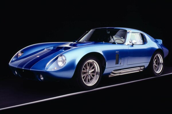 Cobra Shelby alla velocità nell oscurità