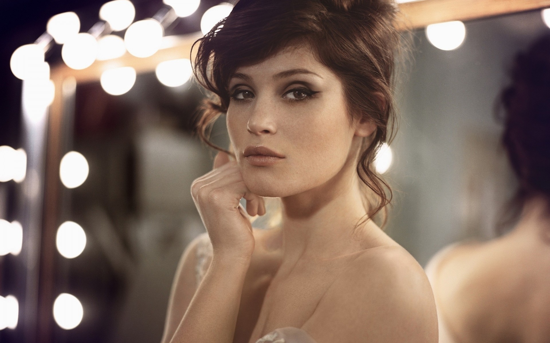 gemma arterton brune fille boucles