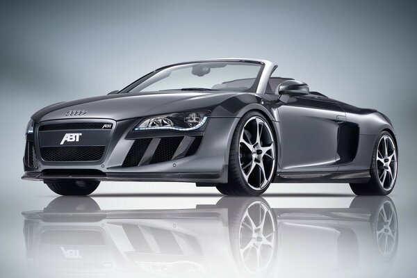 Audi R8 sur fond Uni