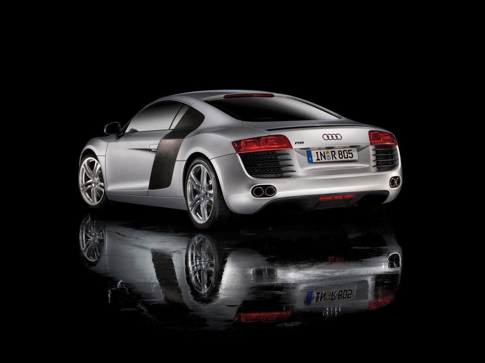 audi r8 riflessione nero