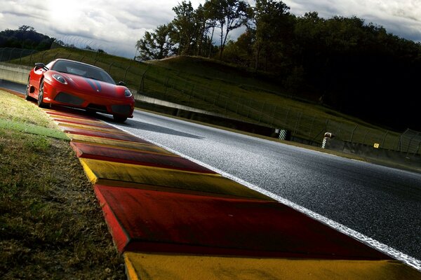 El pavimento perfecto en la pista de campo