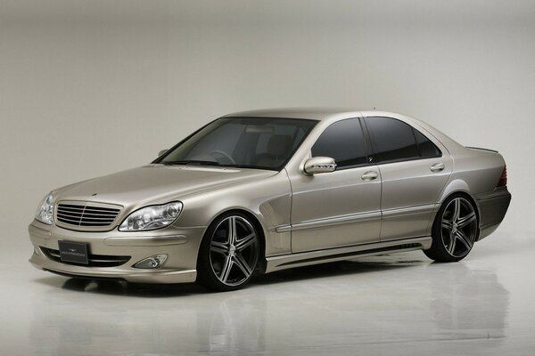 Grigio marcato mercedes benz