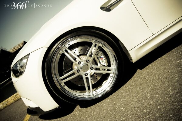 Roue de voiture bmw M3 blanc