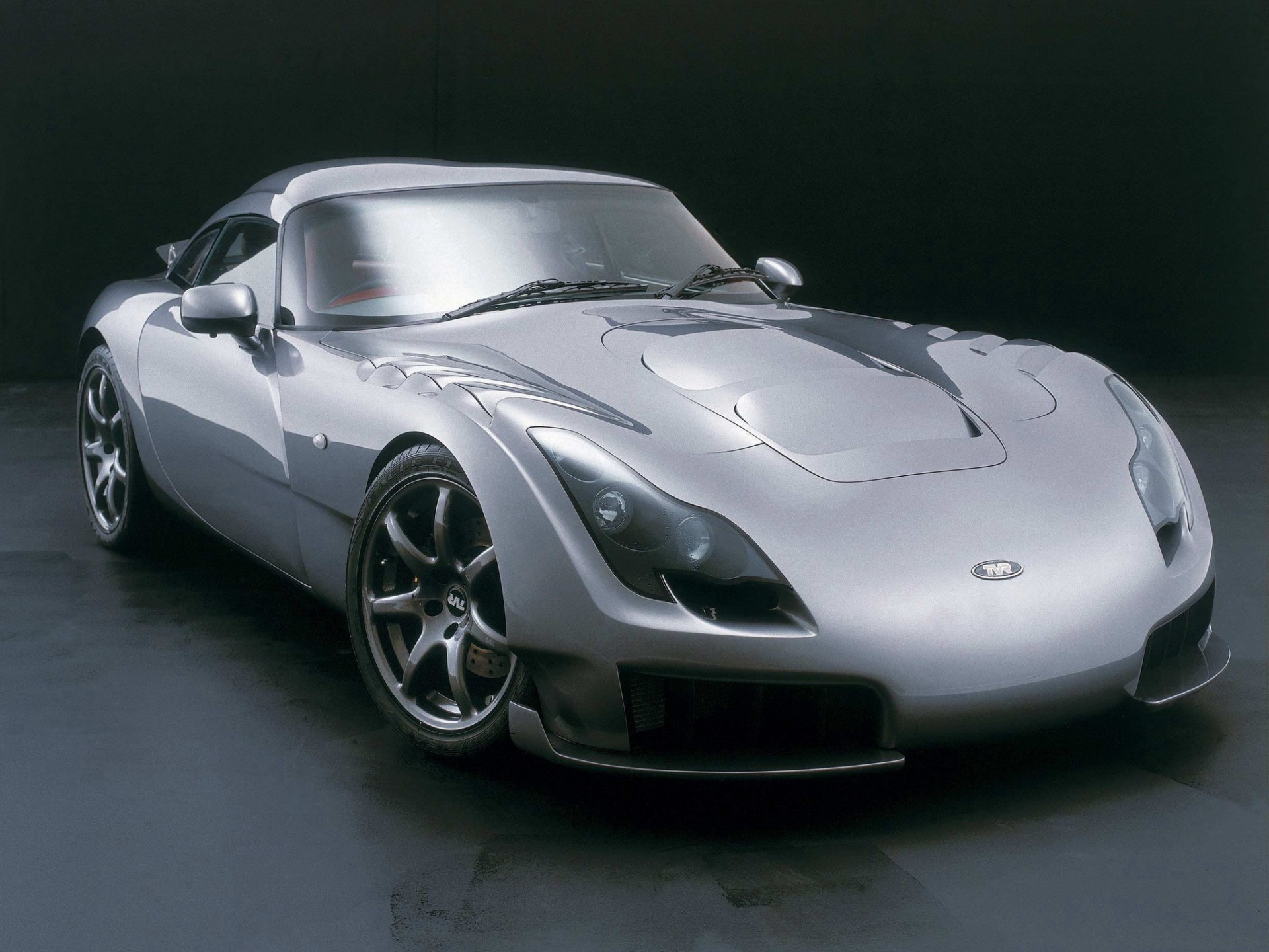 tvr sagaris máquina gris tvr