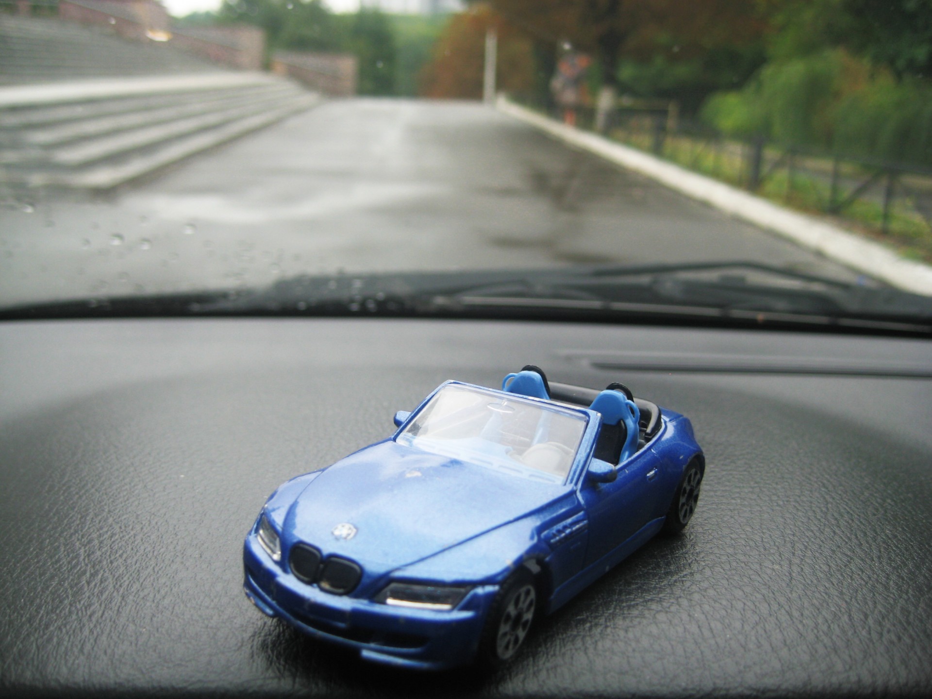 coche juguete infancia macro lluvia