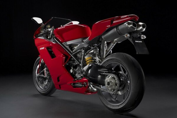 Moto rossa veloce Ducati