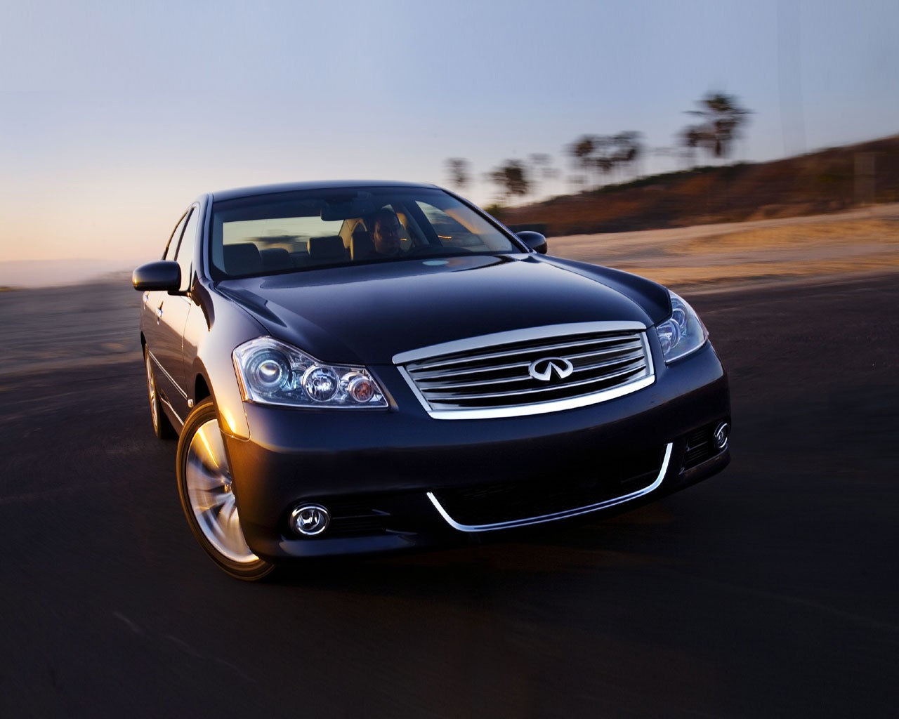 infiniti m anteriore 3-1280x1024