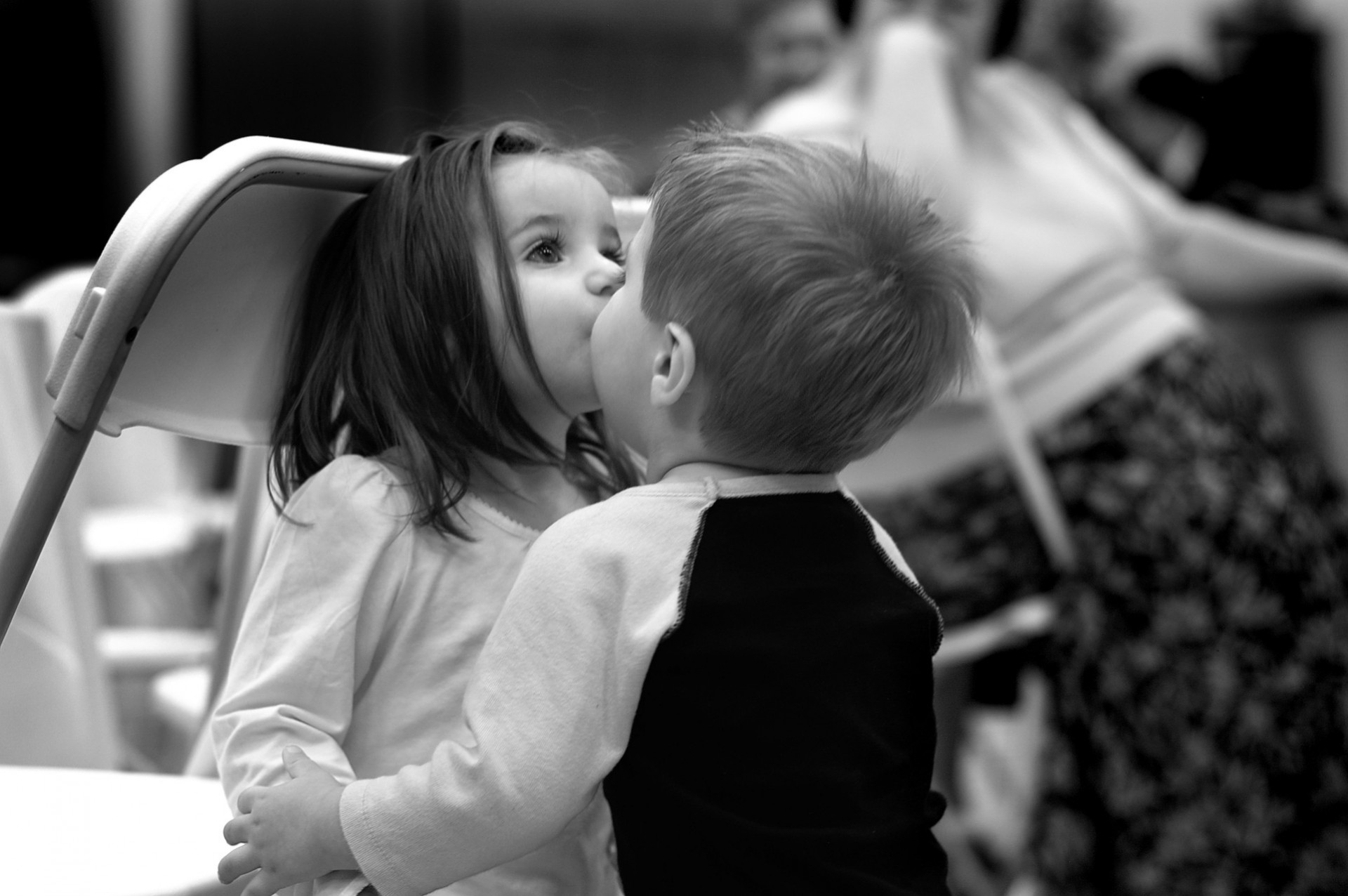 eric mädchen monochrom liebe junge moe küssen kinder