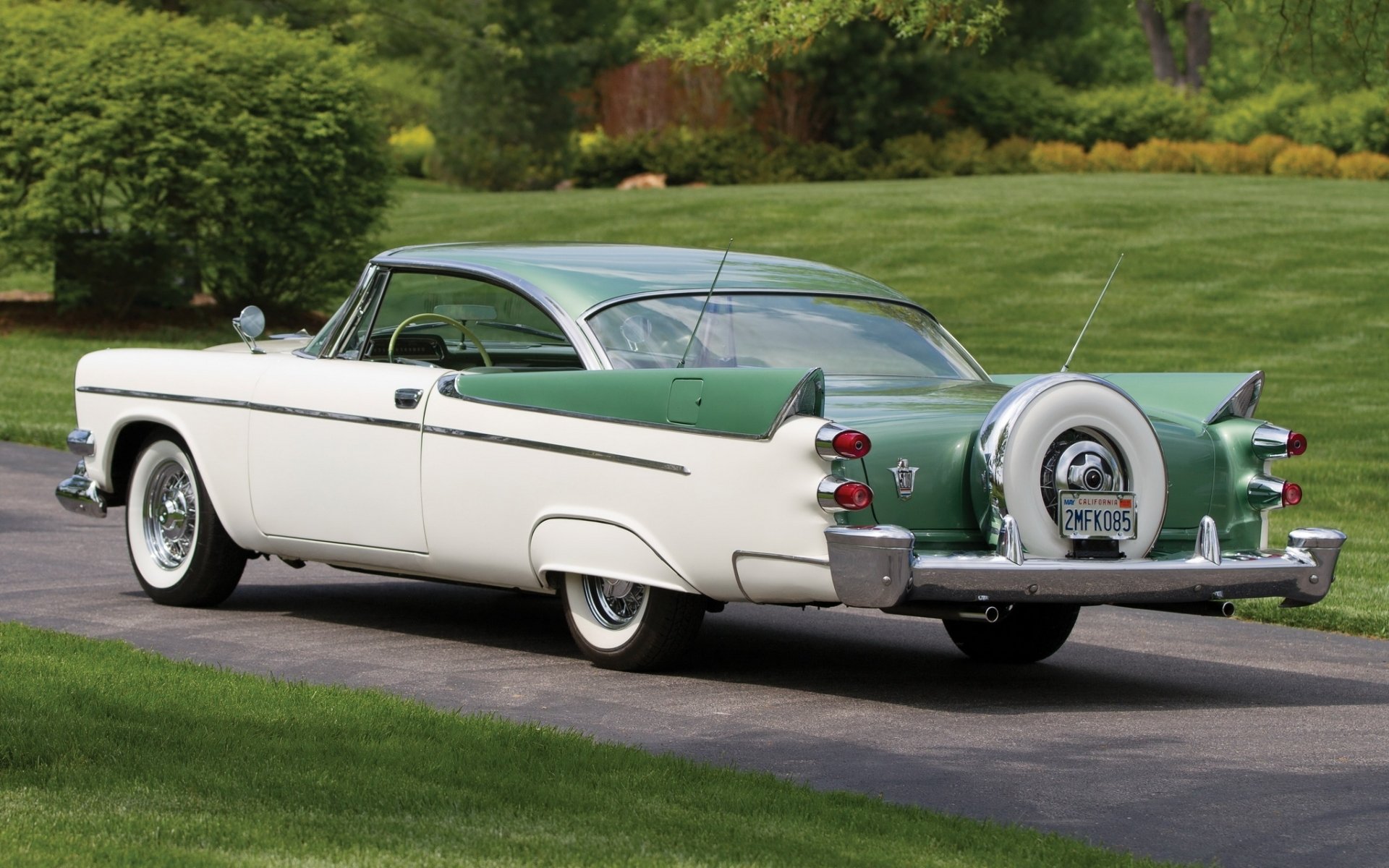 ausweichen royal lancer hardtop coupé 1958 dodge rückansicht hintergrund